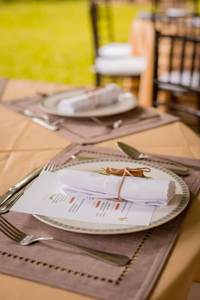 mesa posta para buffet de casamento - mesa de convidados para churrasco