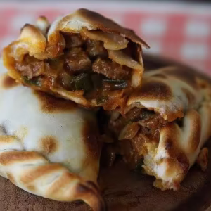Foto de empanadas na mesa de churrasco