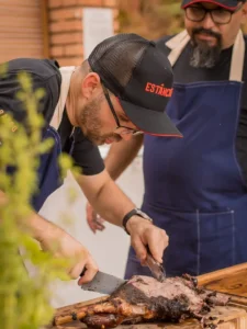 Chef Dom Barbato - preparando churrasco de casamento