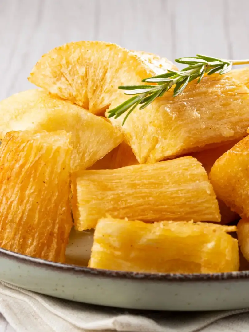 serviço de feijoada - mandioca frita