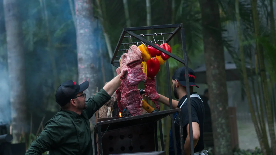 chef churrasqueiro e parrilla céua aberto - Casamento Elegante com Churrasco a Ceu Aberto