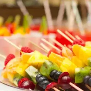 ESPETINHO DE FRUTAS DA ESTAÇÃO