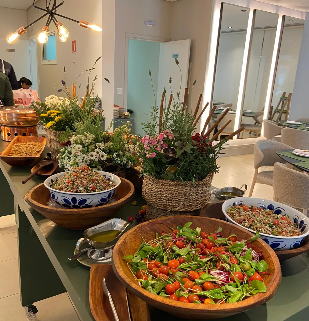 Mini Wedding Com Churrasco - Buffet de Churrasco - mesa de acompanhamentos (8)