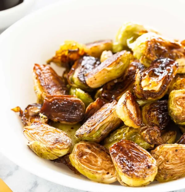 Easy Oven-Roasted Brussels Sprouts With Balsamic Vinegar - Imagem 2