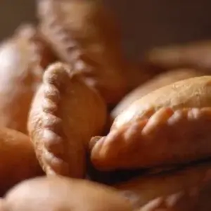 EMPANADA MAÇÃ COM CANELA