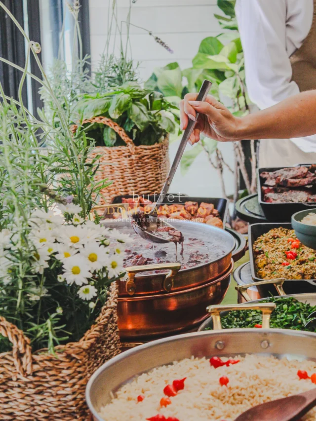 Buffet de feijoada defumada na sua casa com o Dom Barbato