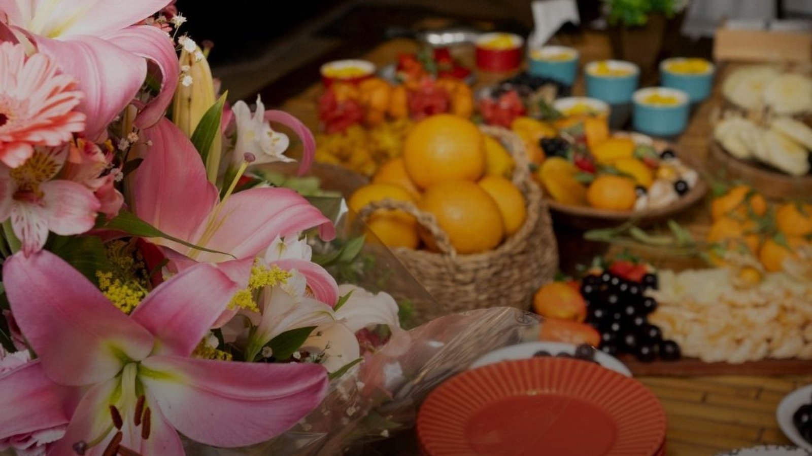 Foto da mesa de frutas para churrasco